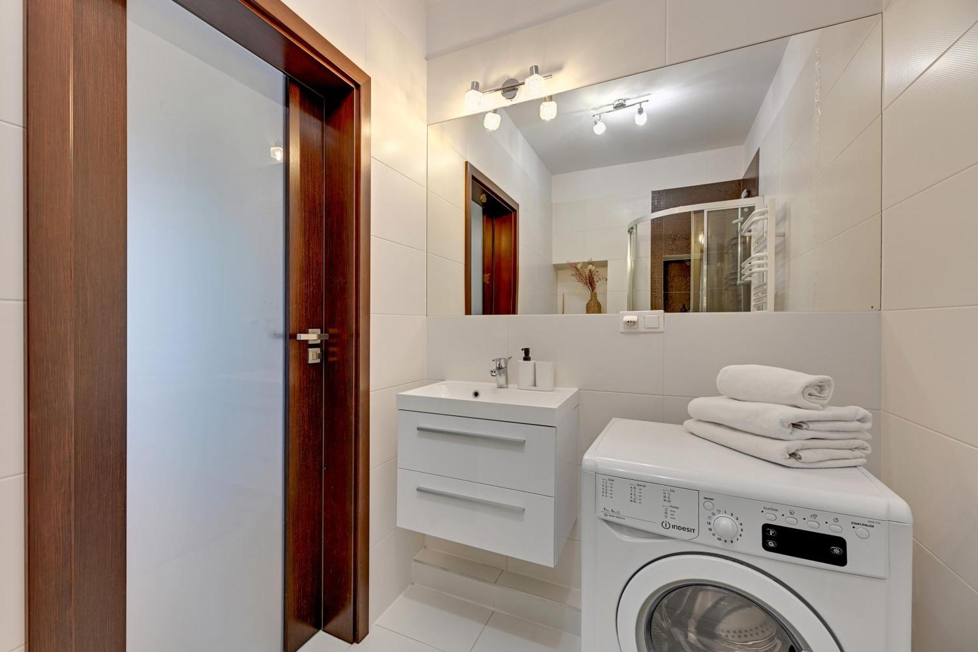 Waterlane Riverside - Spa, Pool, Gym & Parking By Downtown Apartments Gdansk Room photo